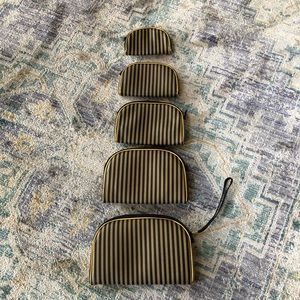 Set of 5 cosmetic bags